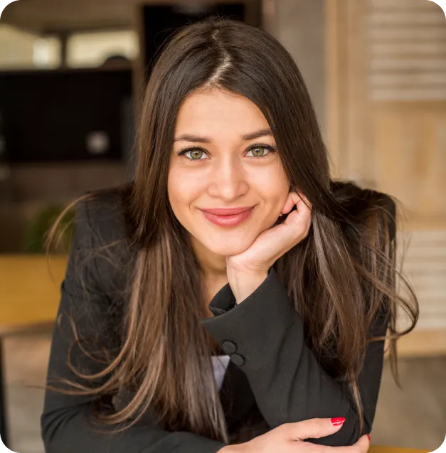 Smiling woman resting her chin on her hand